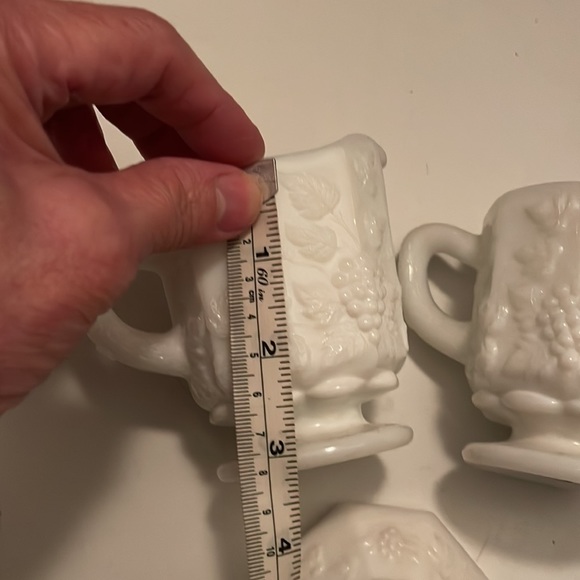 VINTAGE WESTMORELAND WHITE MILK GLASS SUGAR & CREAMER - Picture 4 of 7